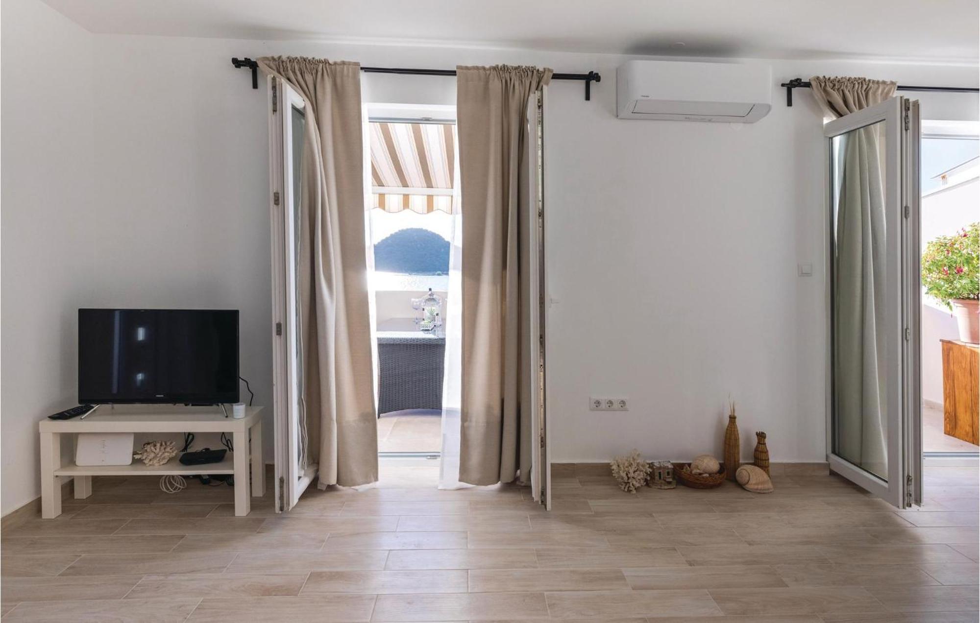 Awesome Apartment In Blace With House Sea View Dış mekan fotoğraf