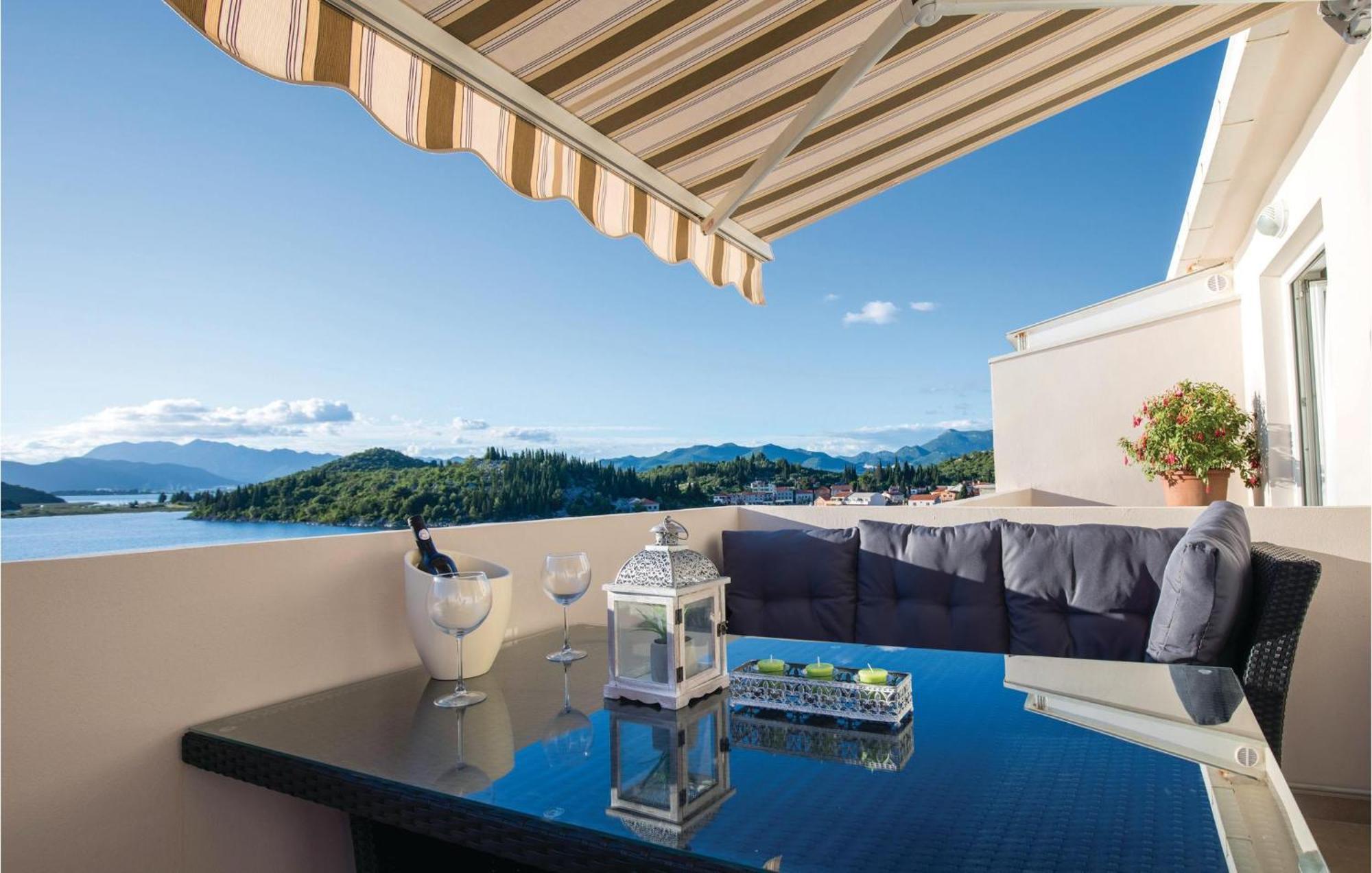Awesome Apartment In Blace With House Sea View Dış mekan fotoğraf